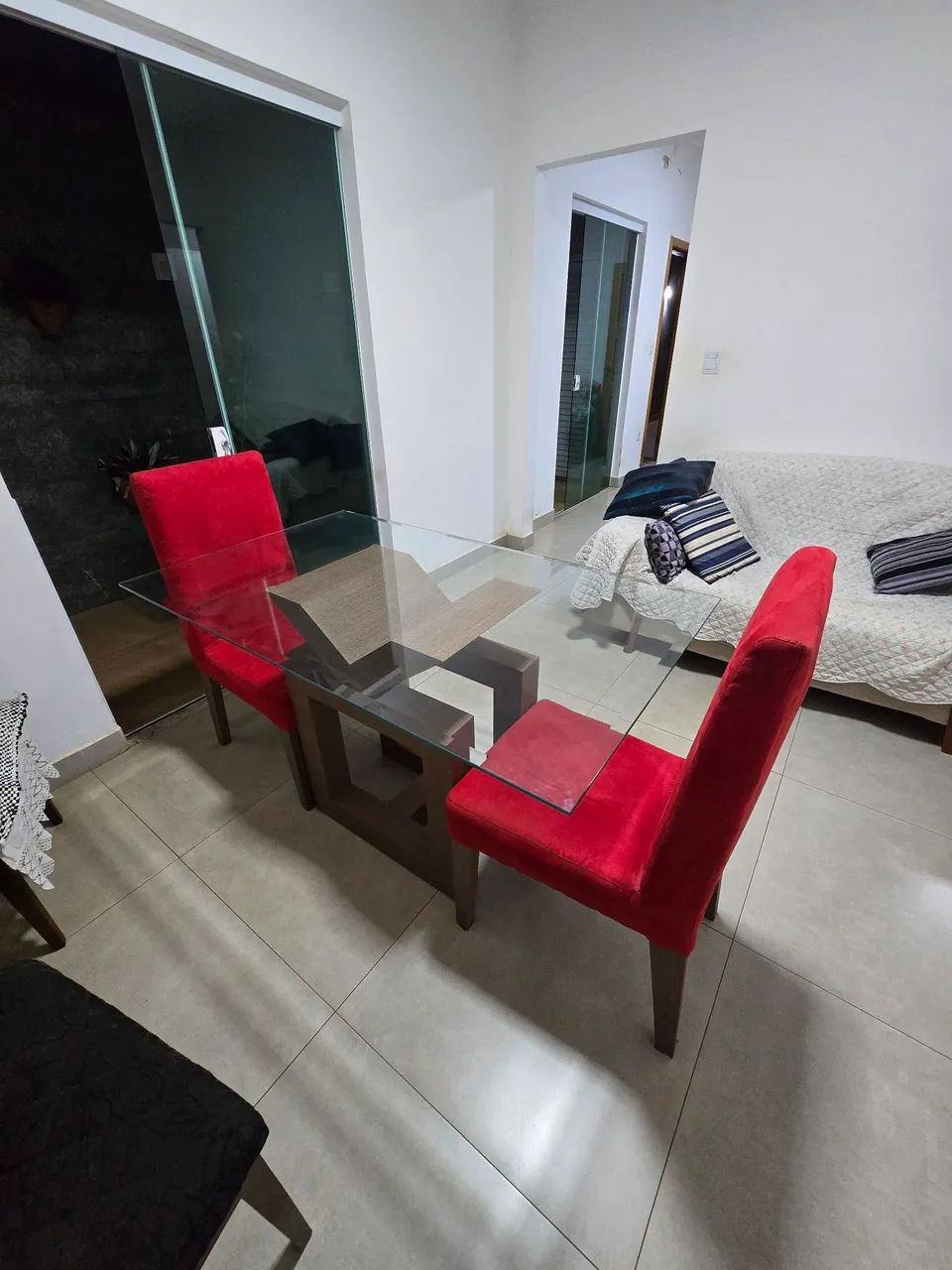 Mesa com base planejada e vidro + 2 poltronas  - Foto 5