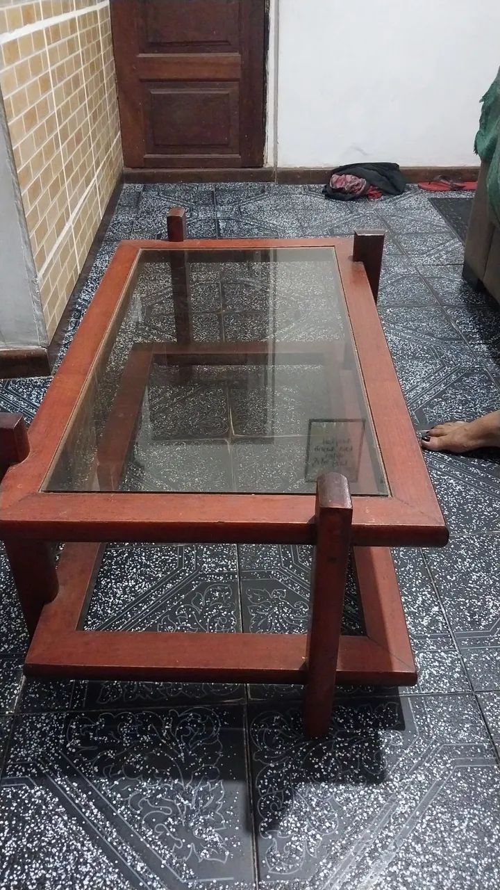 Mesa de centro quadrada com vidro.Perfeita  - Foto 3