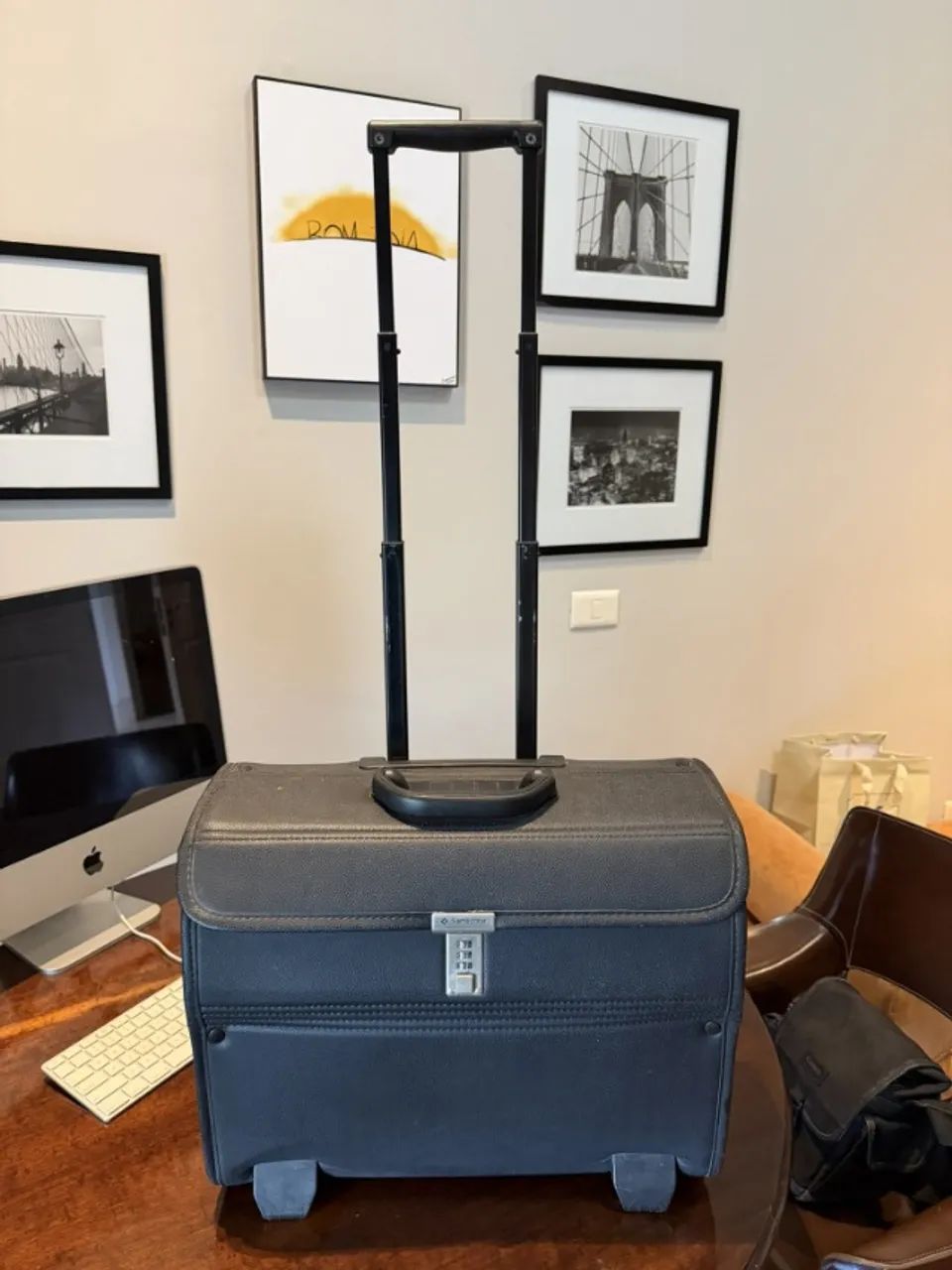 Mala piloto Samsonite com rodinhas e segredo - executiva/notebook