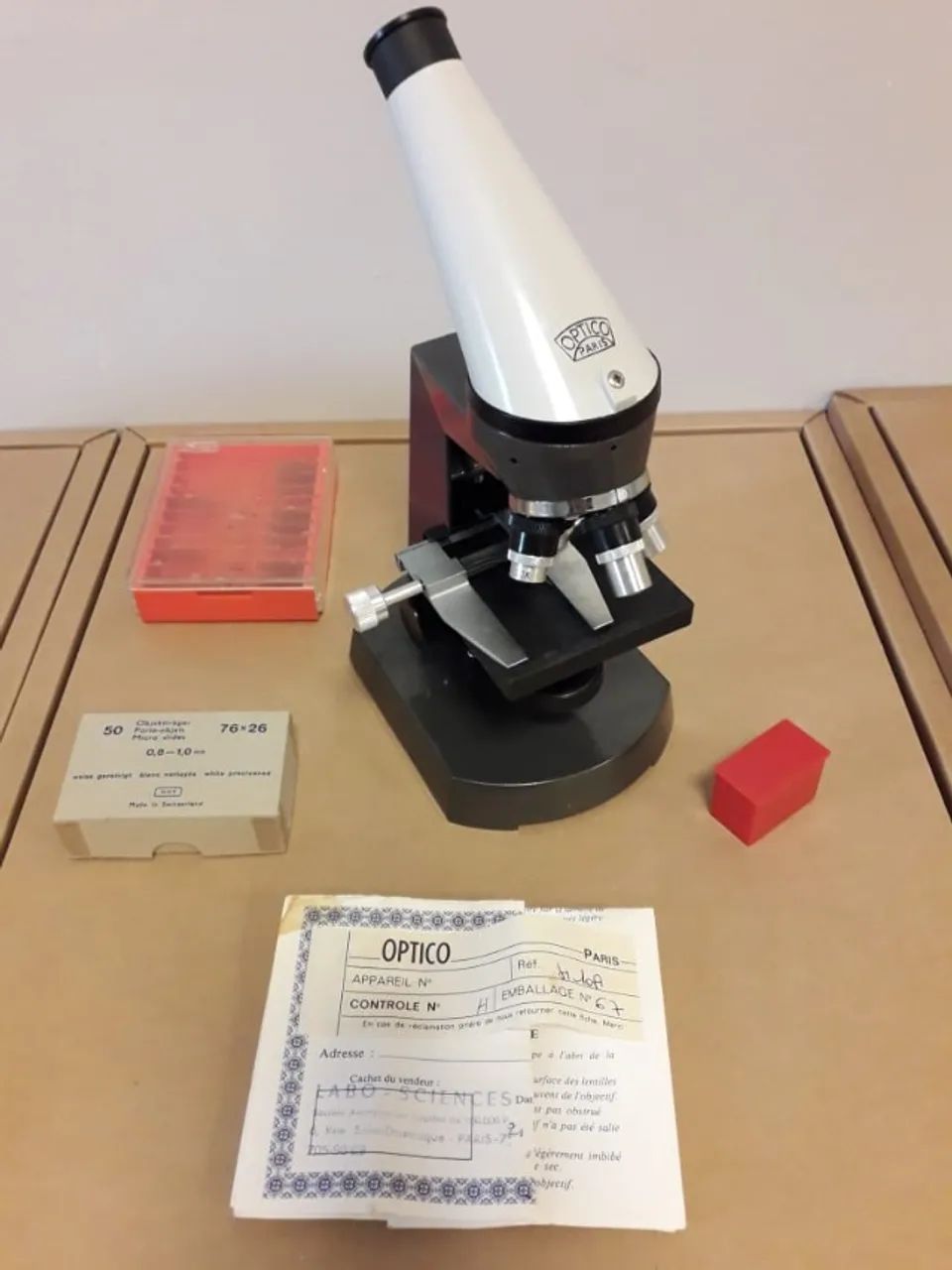 Microscópio Vintage Optico Paris 1976 Com Nota e Manual de epoca - Foto 4
