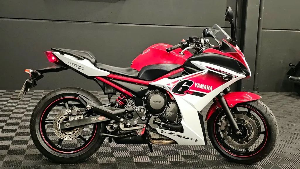 XJ6 F 2015 Vermelha - Foto 2