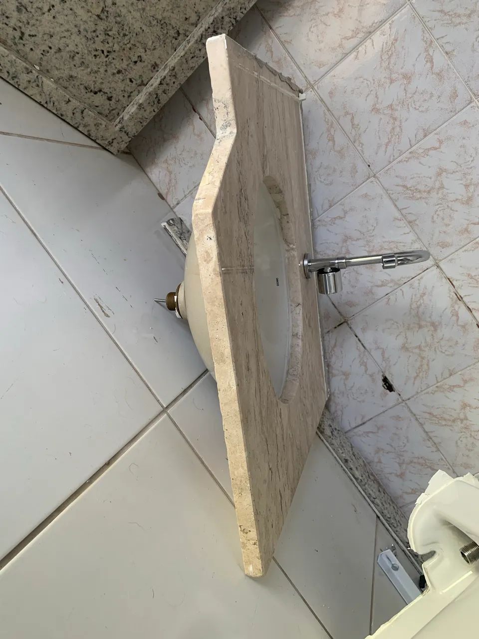 Bancada de Banheiro em Mármore + Cuba Deca + Torneira  - Foto 3
