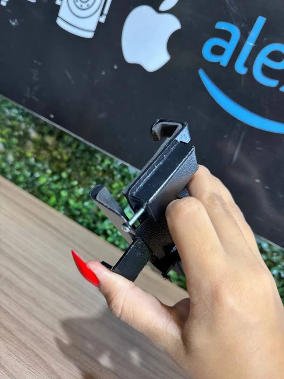 Suporte de Celular para Moto - Material de Ferro com Ajuste de Mola - Foto 2
