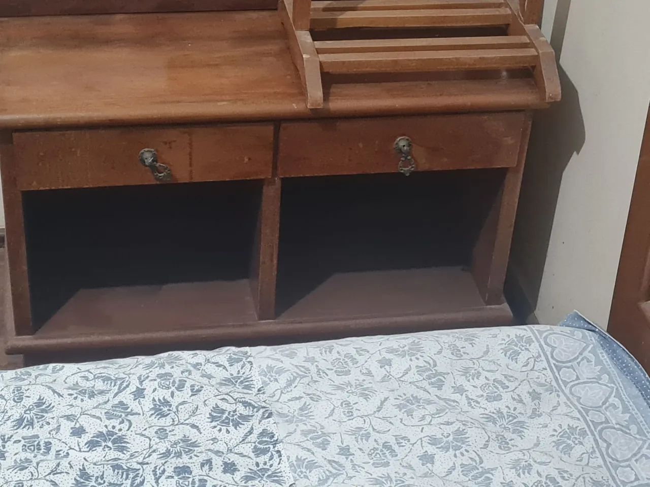 Cama de casal em mogno e 2 criadodos e colchão! - Foto 2