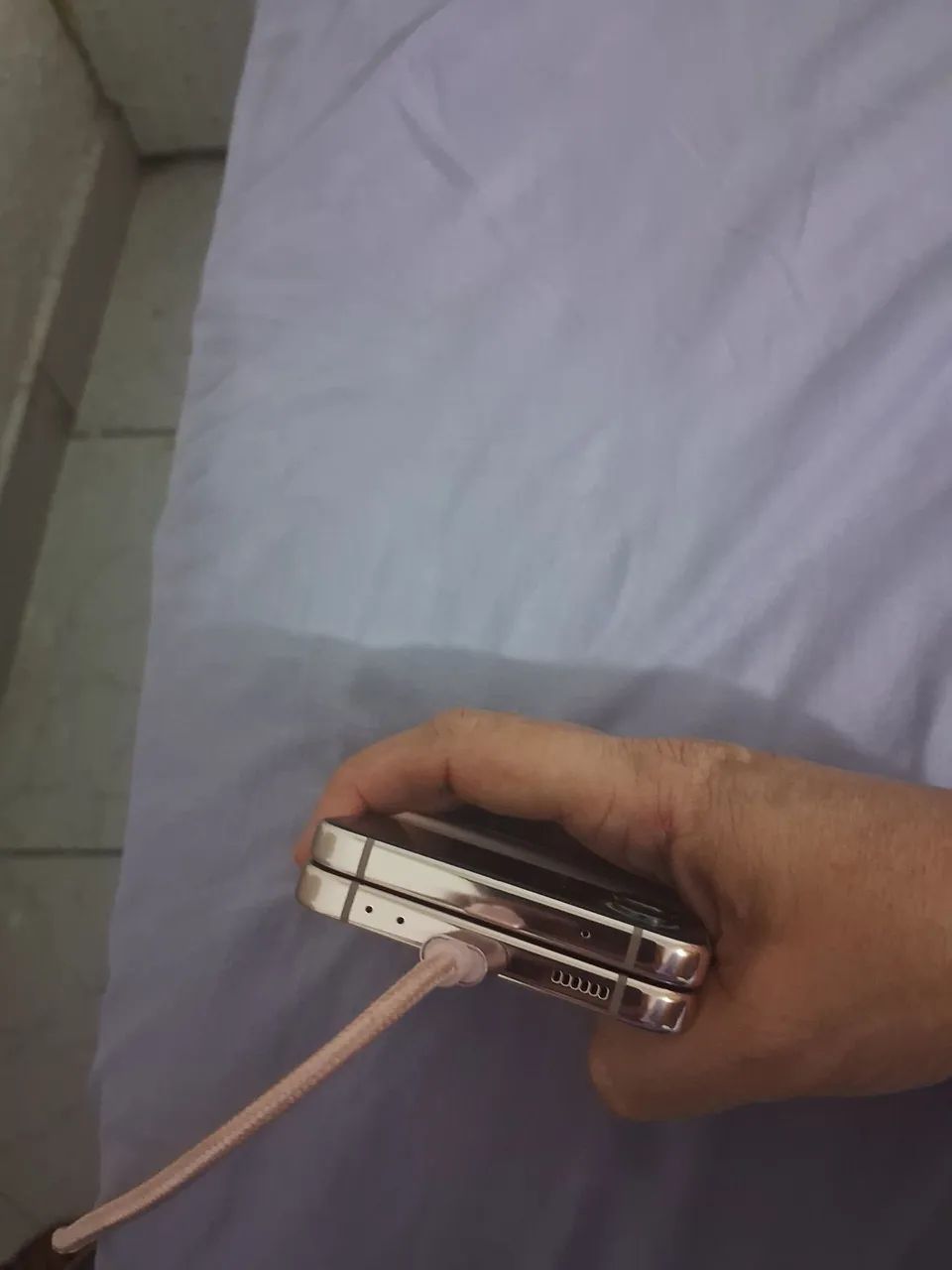Celular Samsung Z Flip 4 com defeito  - Foto 4