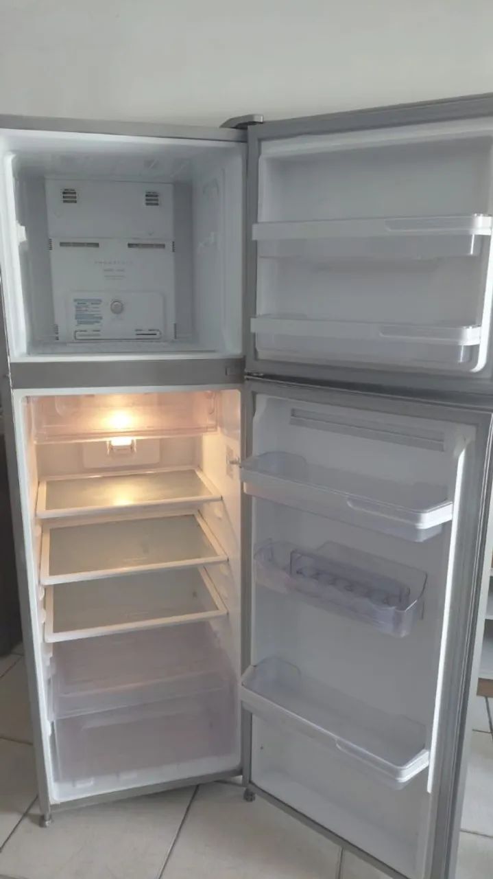 Geladeira Electrolux frost free lindíssima ENTREGO - Foto 5