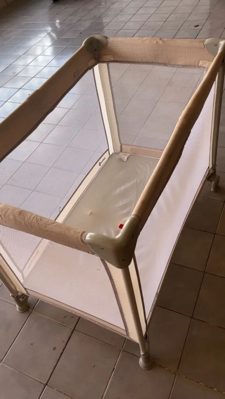 Berço portátil seminovo 
