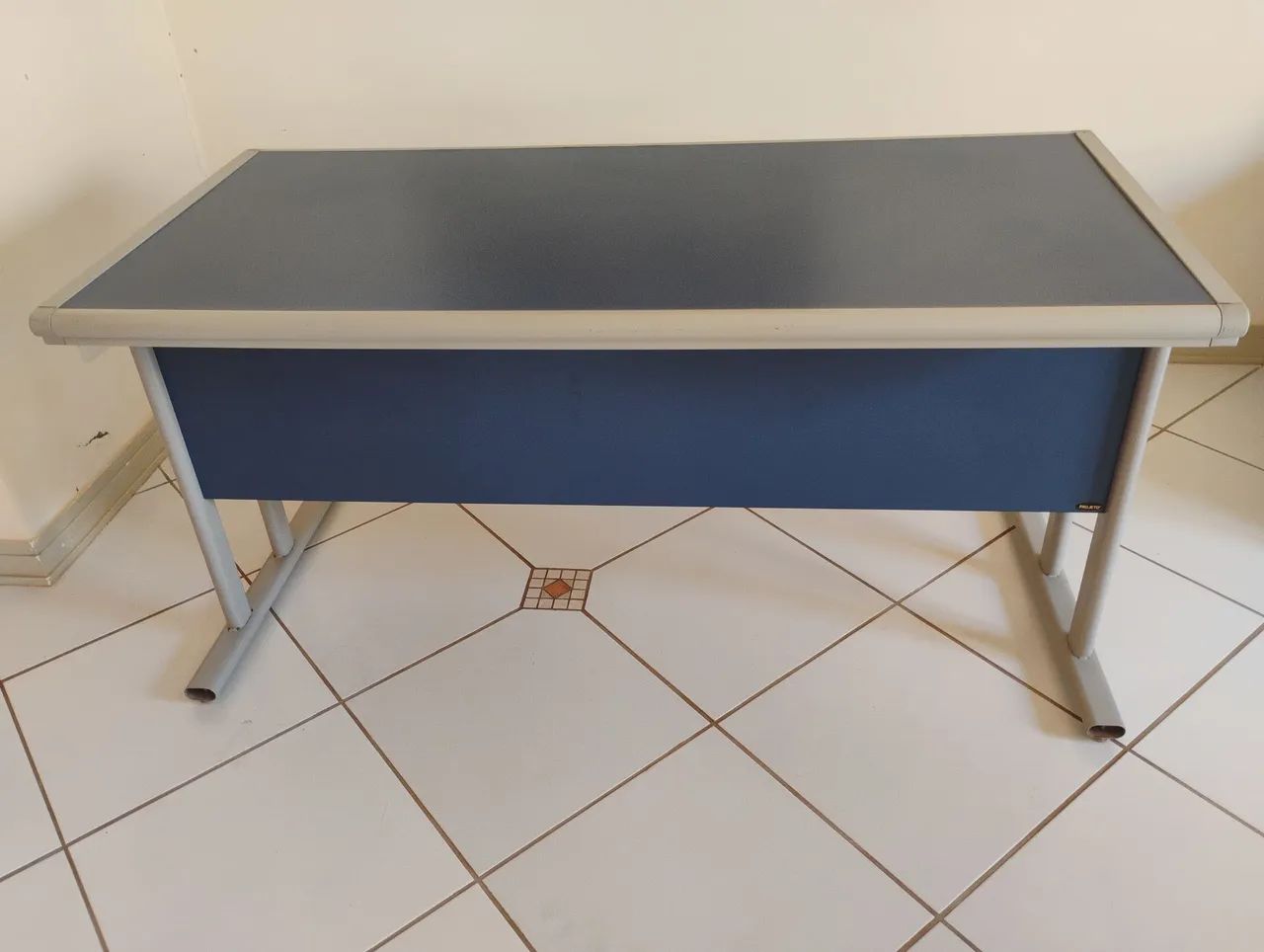 Mesa para escritório ou estudos