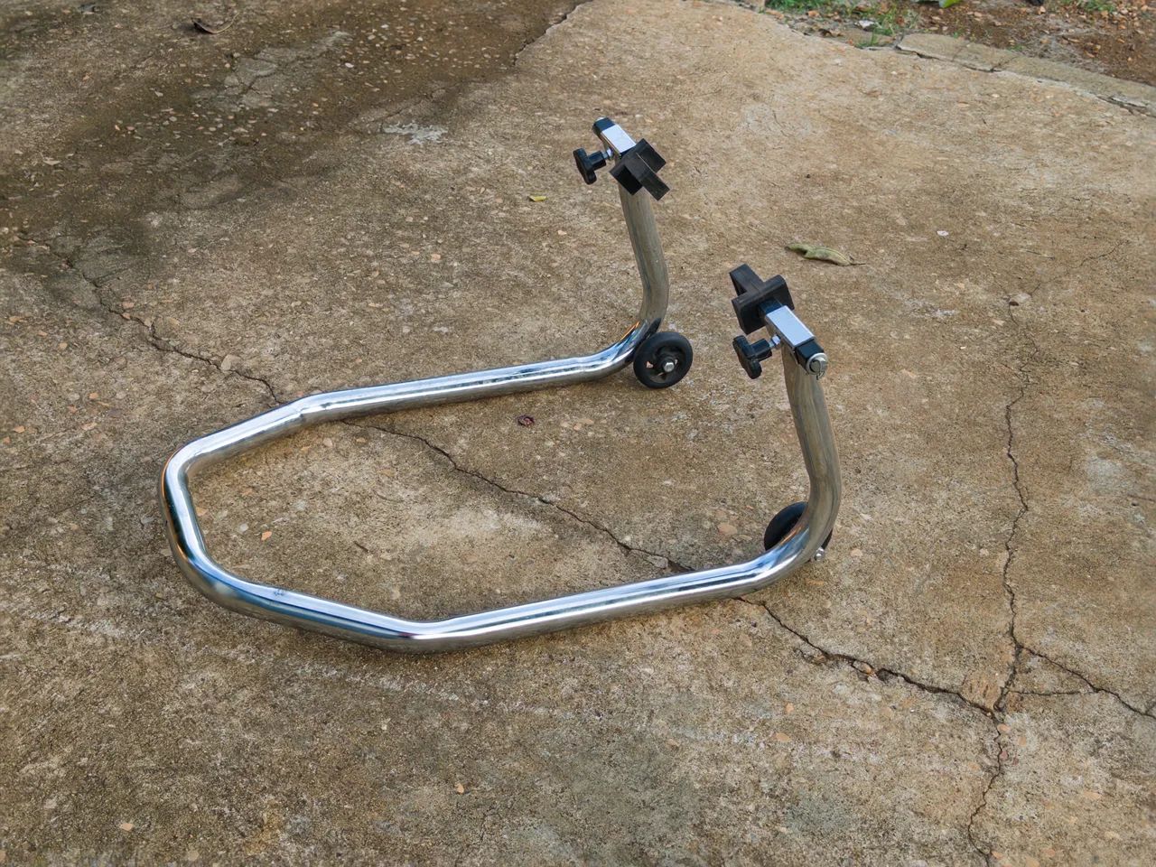 Universal motorcycle stand65746290085505122