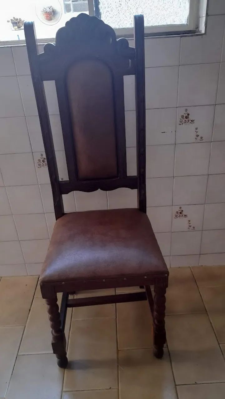 Cadeira em sucupira entalhada - Foto 3