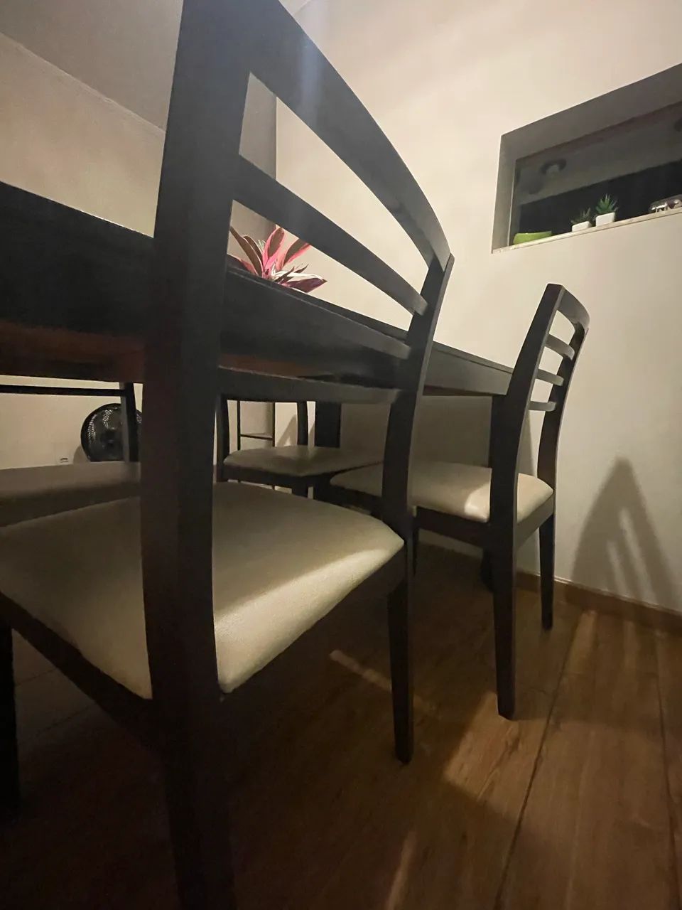 Mesa extensível 4 a 8 lugares + 4 cadeiras - Foto 2