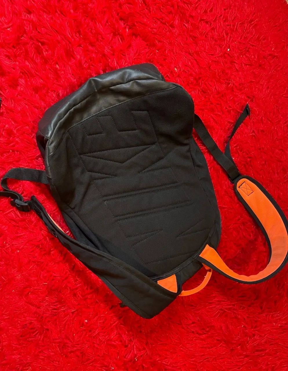 mochila nike neymar jr preta e laranja - Foto 3