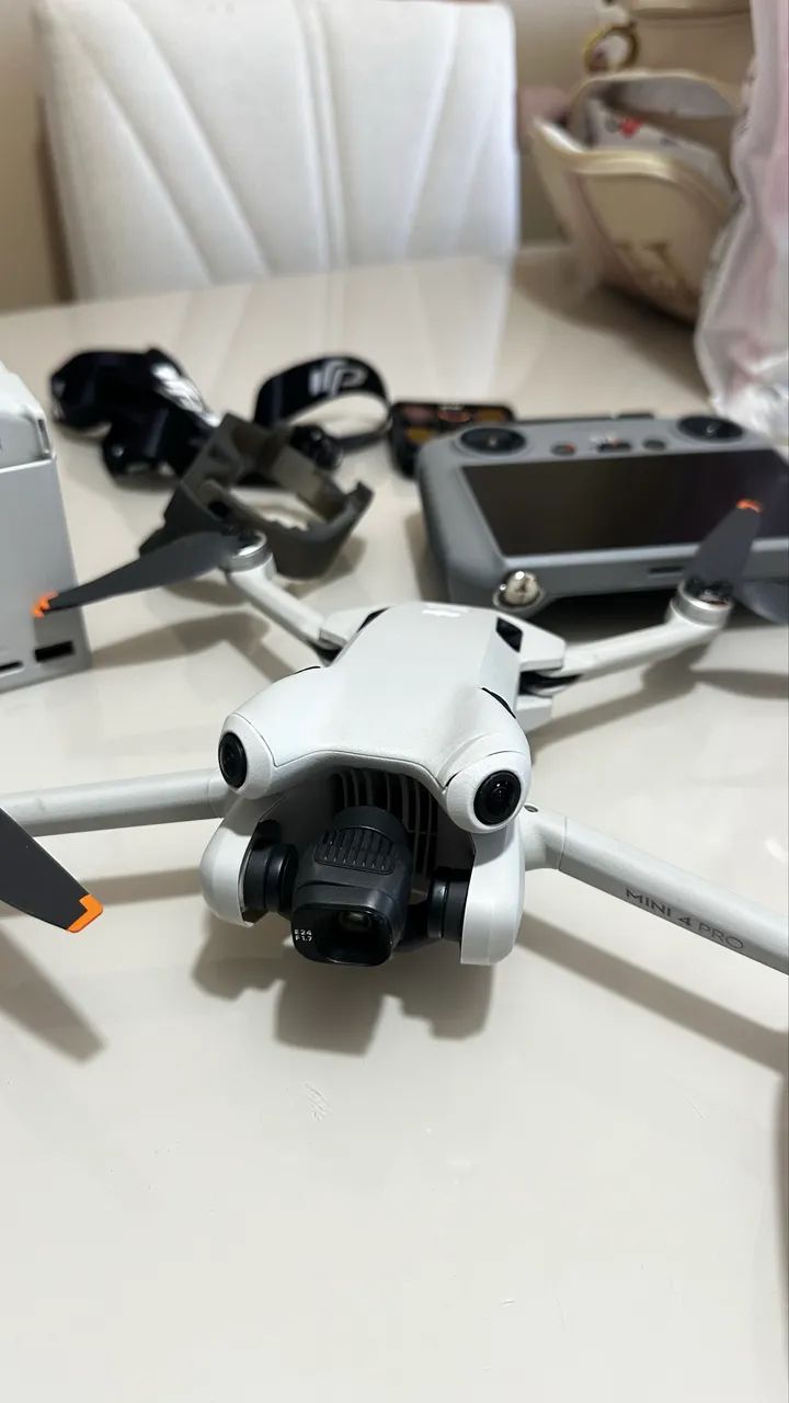 Drone DJI Mini 4 Pro Fly More Combo com câmera 4K 3 baterias (Com Tela) - Foto 3