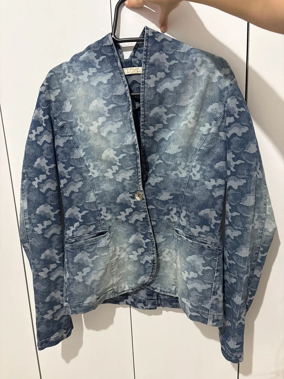 Jaqueta Jeans estampada ? tamanho M