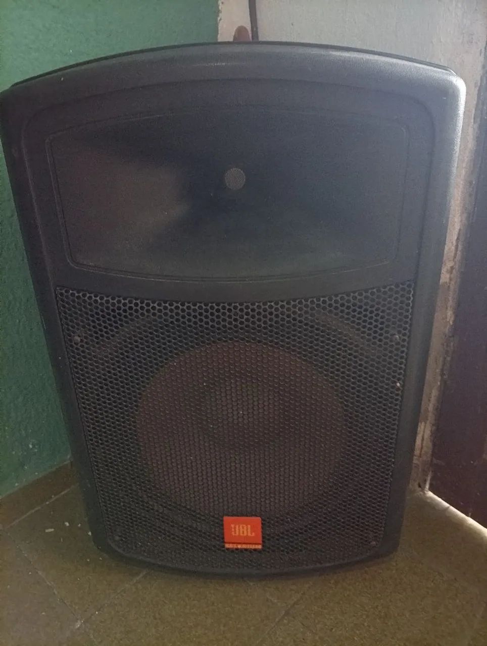 Caixa JBL profissional 