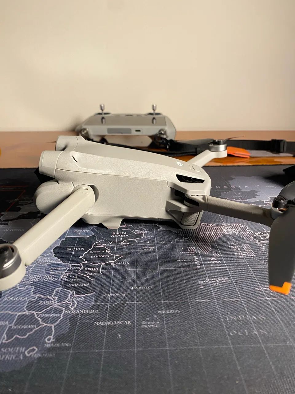 DJI Mini 3 PRO com tela no controle - Foto 4