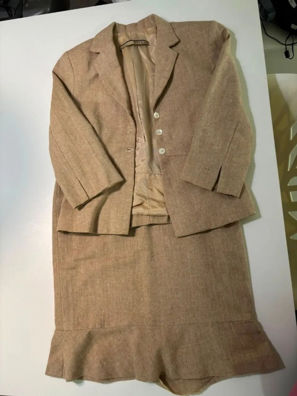 terninho vintage blazer e saia makenji bege 