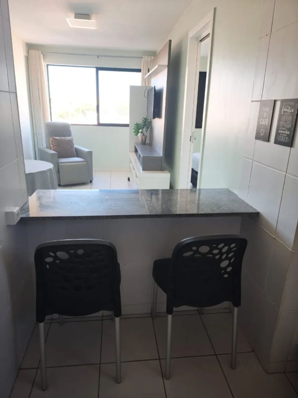 Excelente e ventilado quarto e sala na Jatiúca - Foto 2