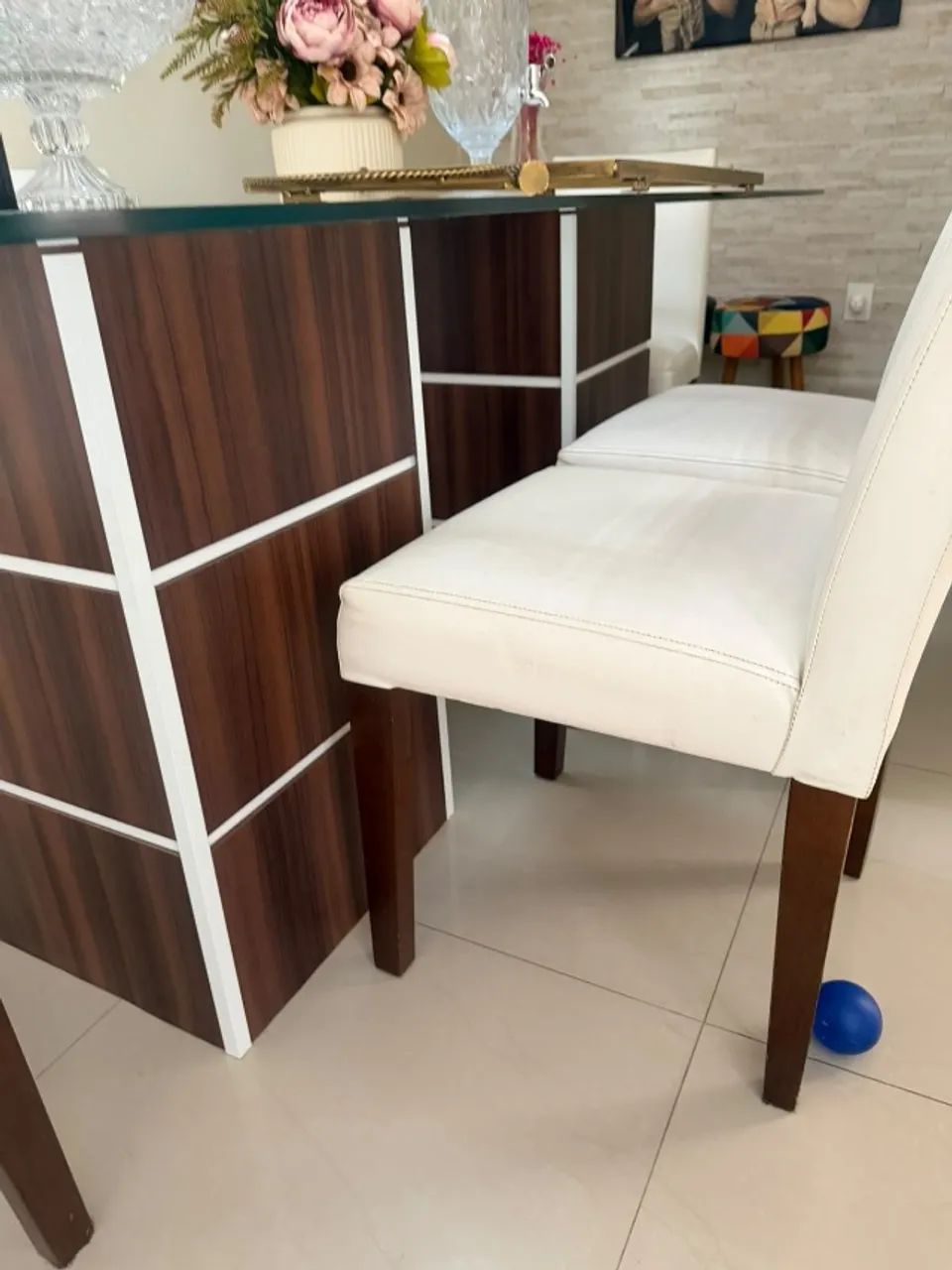 MESA DE JANTAR COM 6 CADEIRAS - LINDA E ELEGANTE - Foto 4