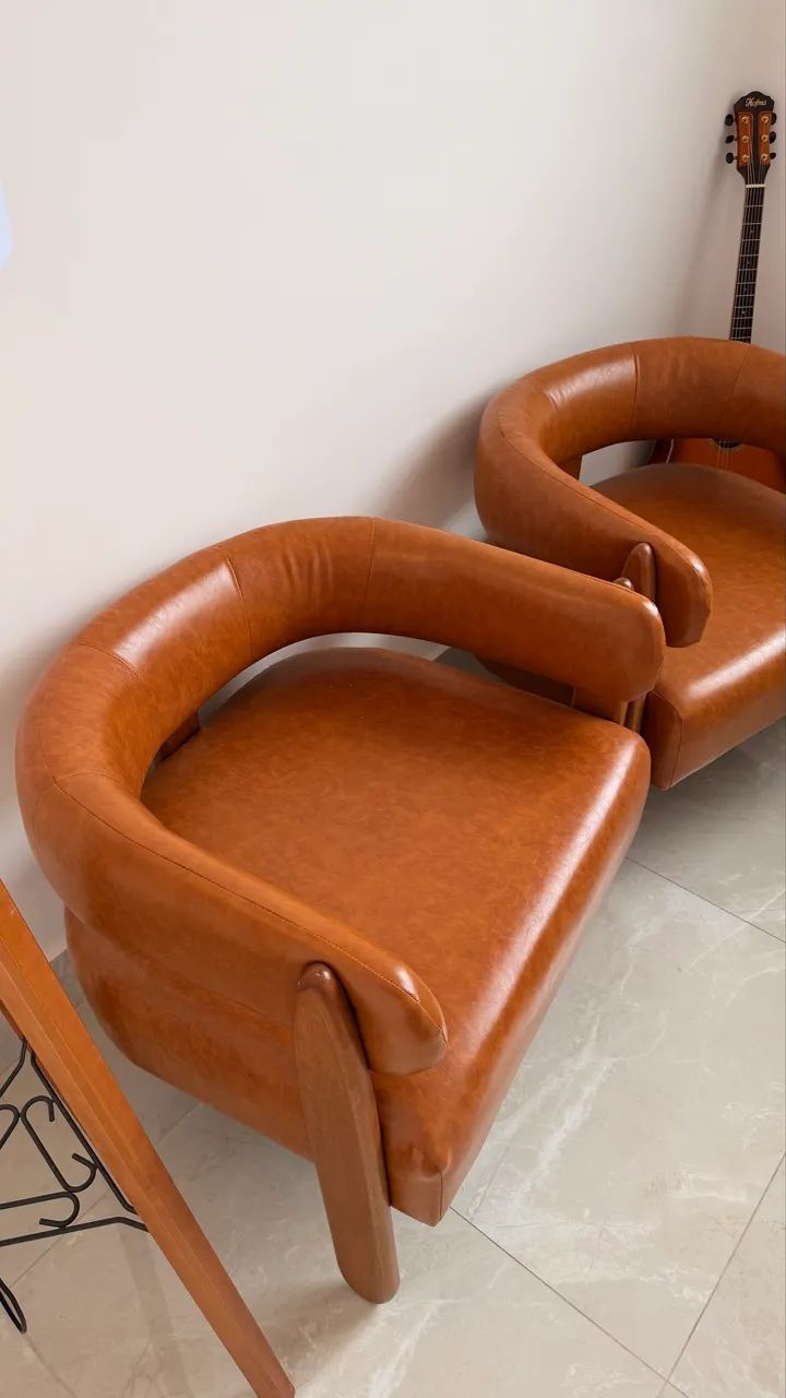 2 Poltronas Orgânicas Caramelo | Madeira | Design Premium