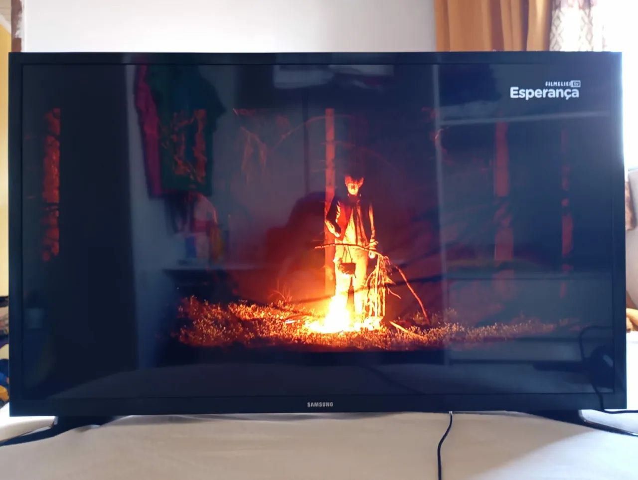 Vendo essa televisão Smart 32 polegadas o controle quebrou mas funciona perfeitamente - Foto 5