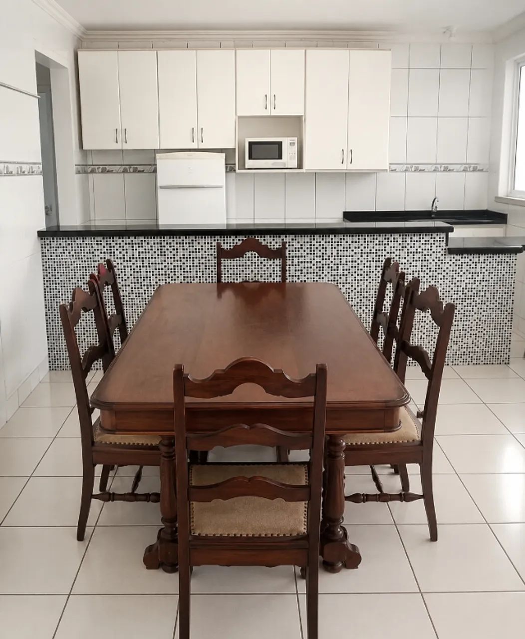 Mesa de jantar clássica com 6 cadeiras ? 40 anos de história