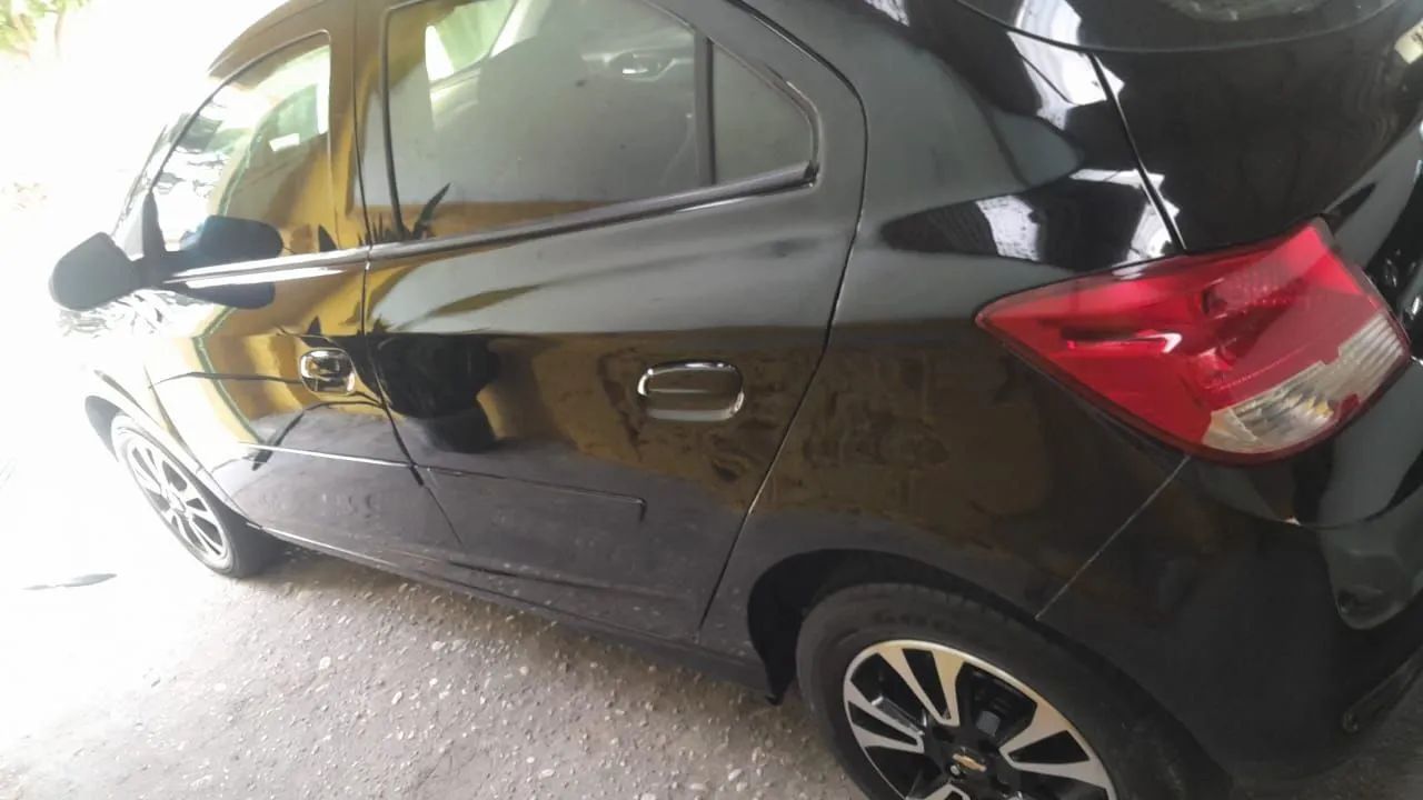Chevrolet Onix Hatch LT 1.4 8V Flex Power Mec. 4P 2014 - Foto 2