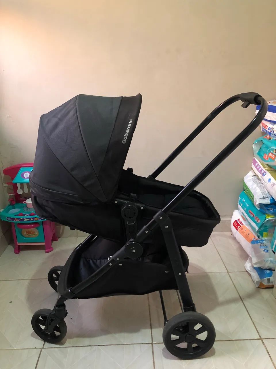 Vendo carrinho de bebê com bebê conforto  - Foto 2