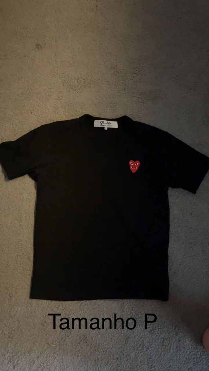 Vendo desapego 2 camisetas e 1 zip up - Foto 2