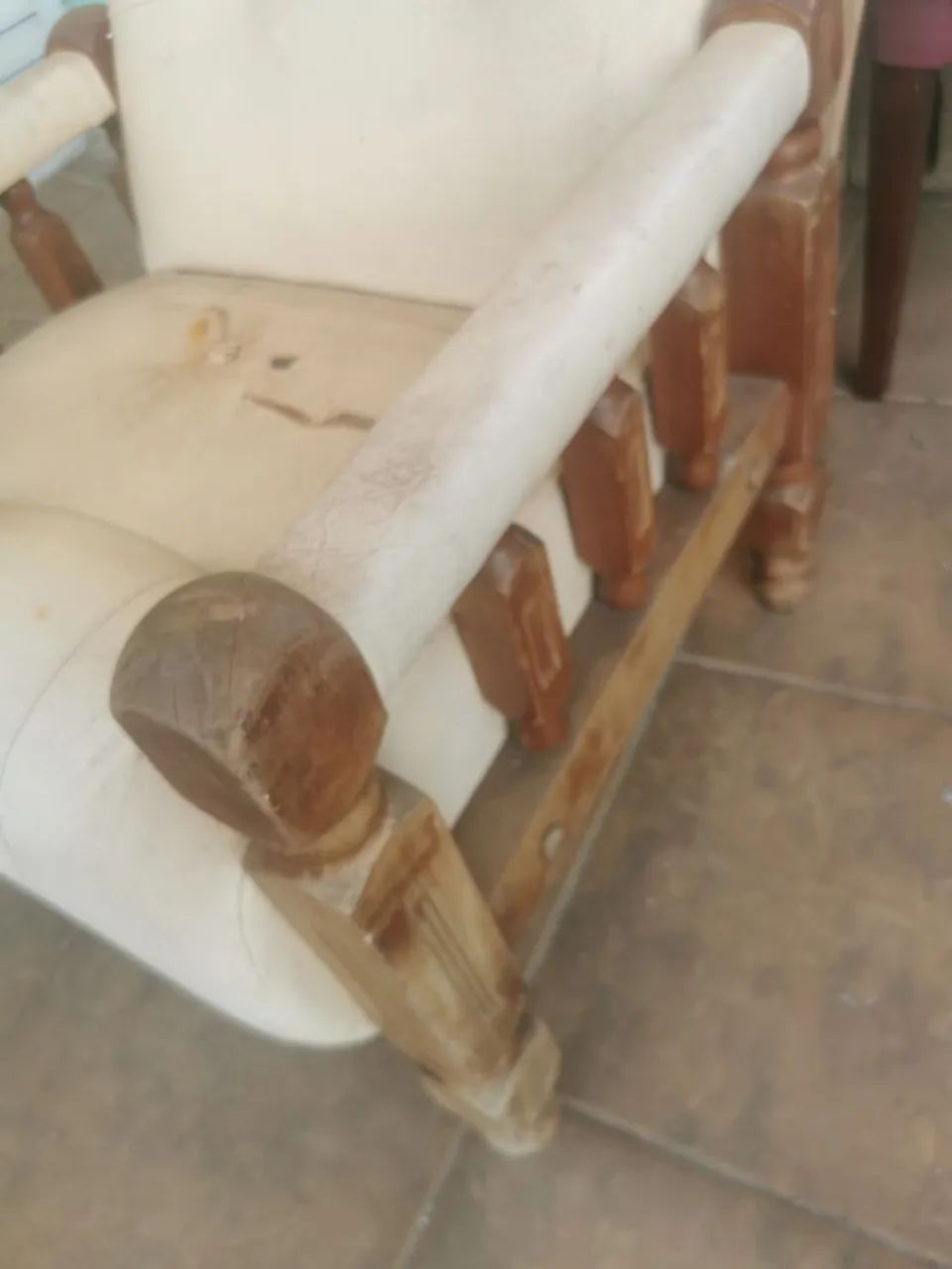 Sofá antigo de madeira Maciça  pra resto ração.  - Foto 2