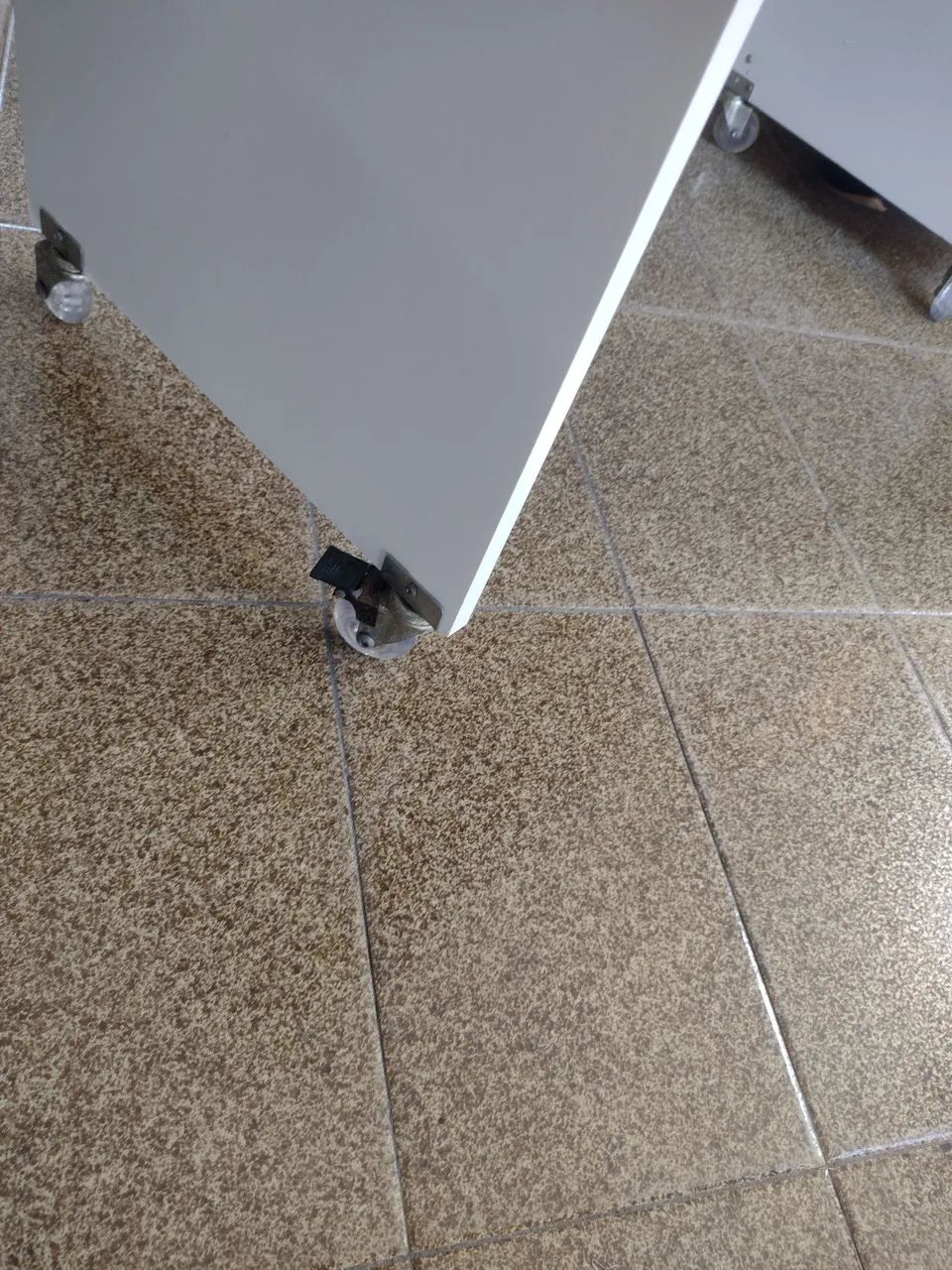 Mesa para escritório ou estudo, com rodas de silicone. - Foto 3