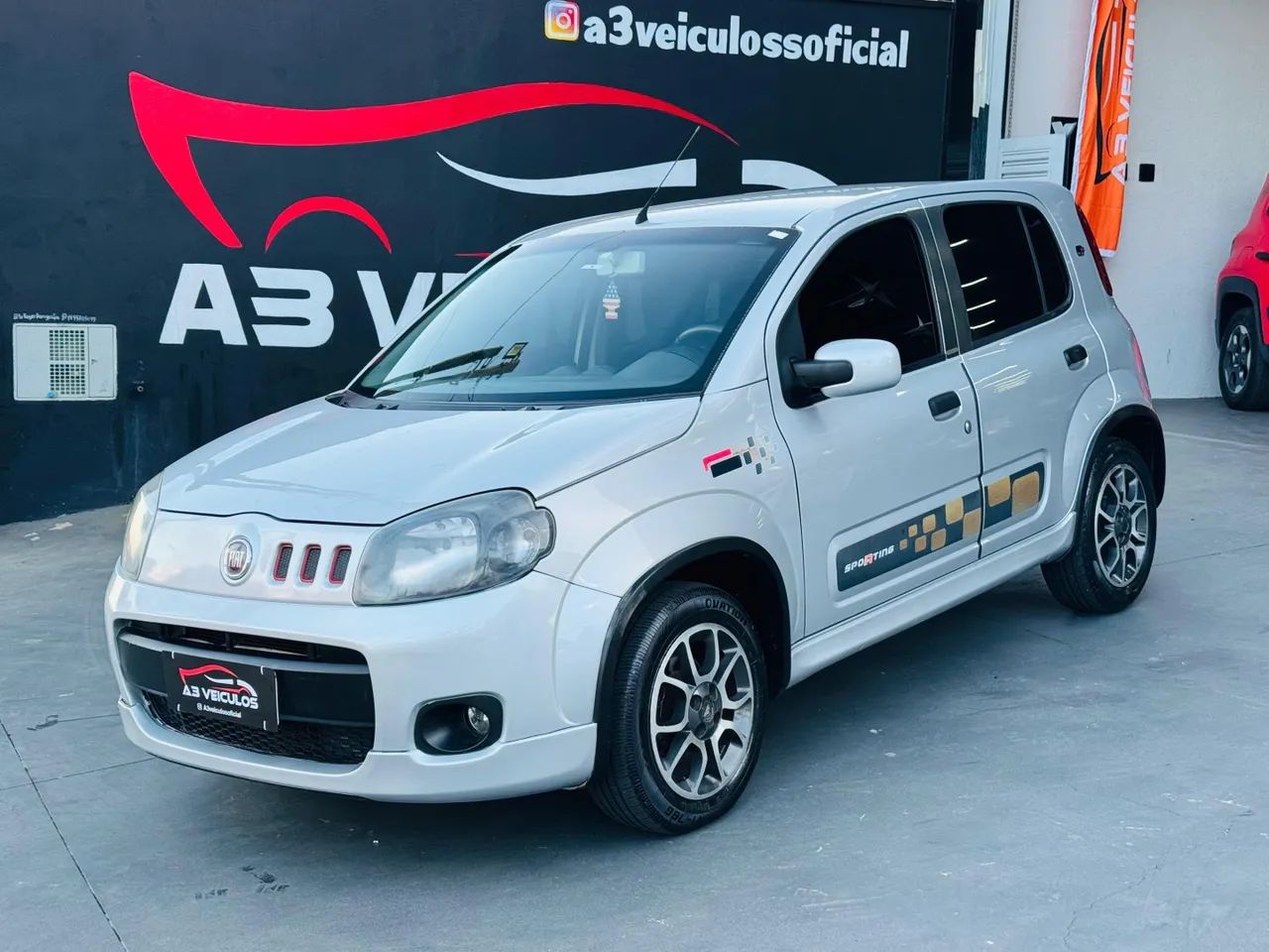 Fiat Uno Sporting 1.4 EVO Fire Flex 8V 4P 2012