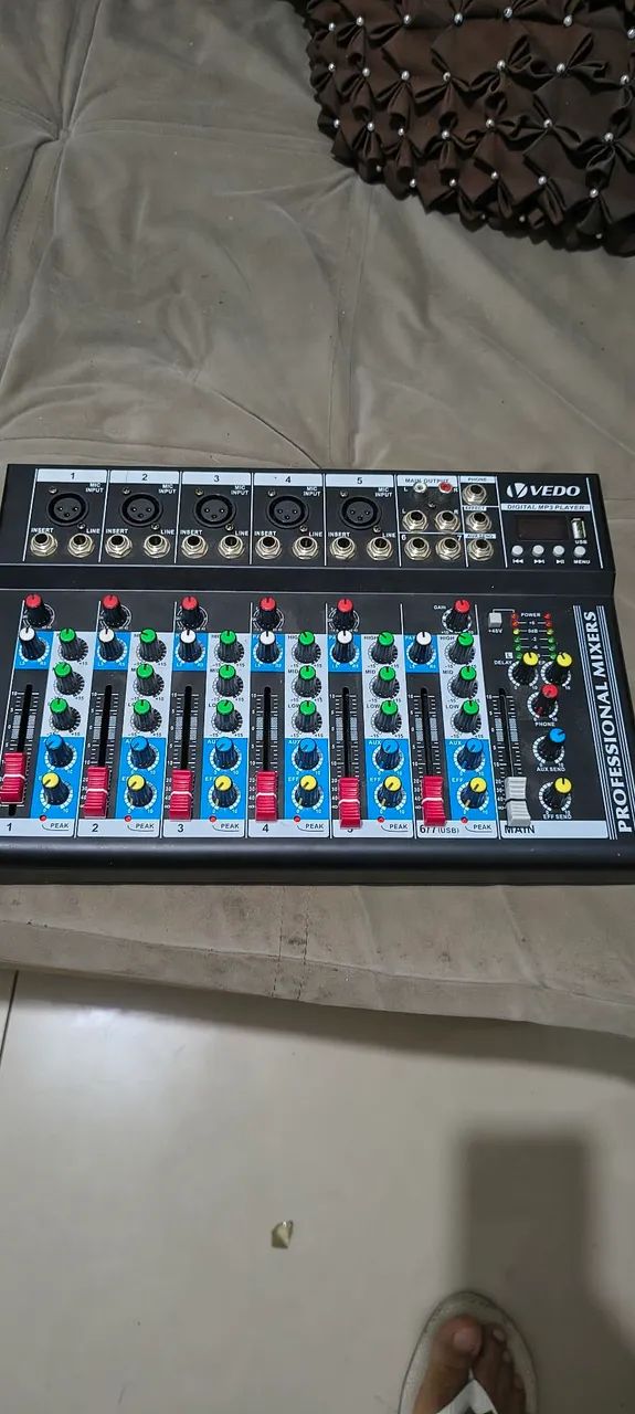 Mesa de som vedo 8 canais com efeitos  - Foto 3