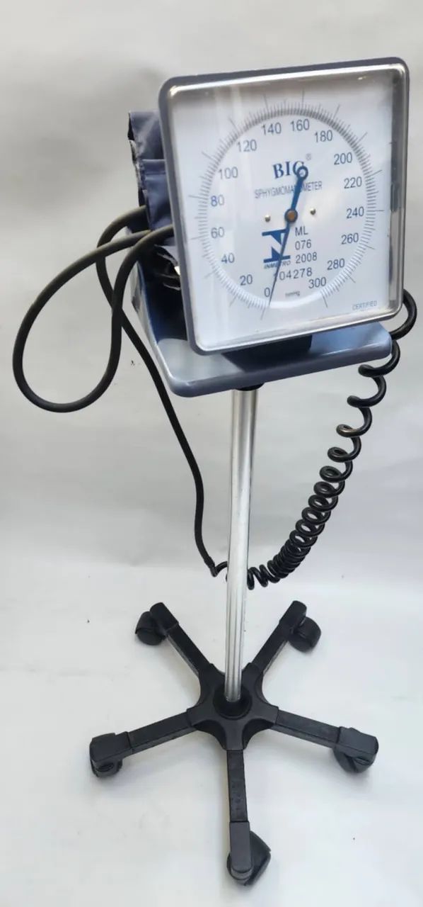 Esfigmomanômetro Hospitalar de Mesa e Parede com Rodízios Bic - Foto 2
