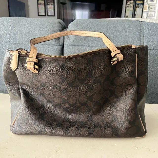 Bolsa coach monograma marrom e preta - Foto 2