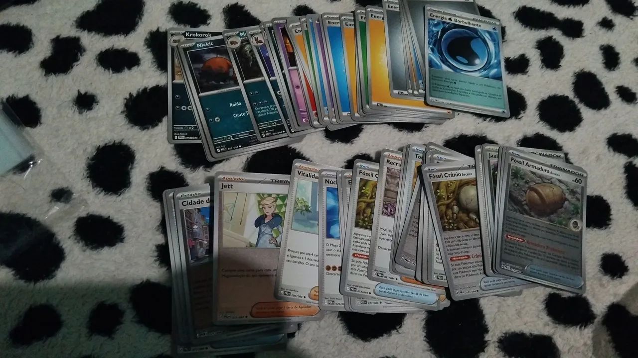50 cartas Pokémon avulsas sem repetição