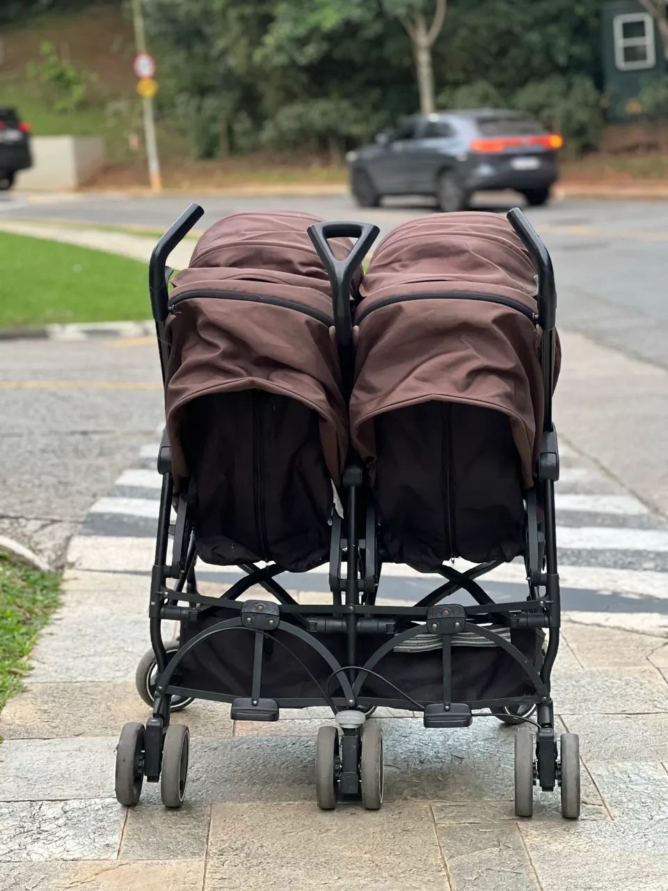 Carrinho gêmeos duplo Máxi Cosi Marrom - Foto 2