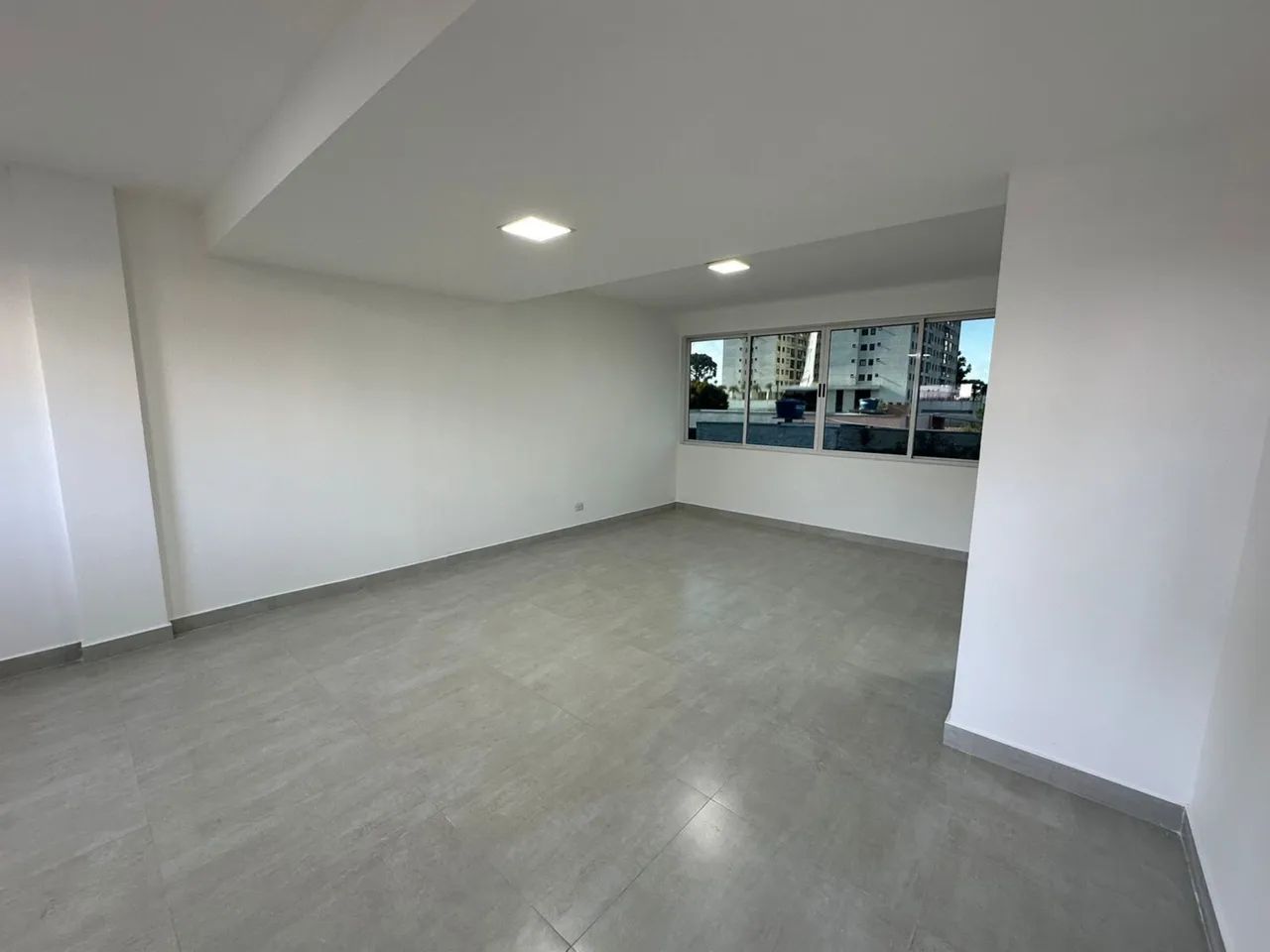 Sala escritório comercial no Capão Raso 