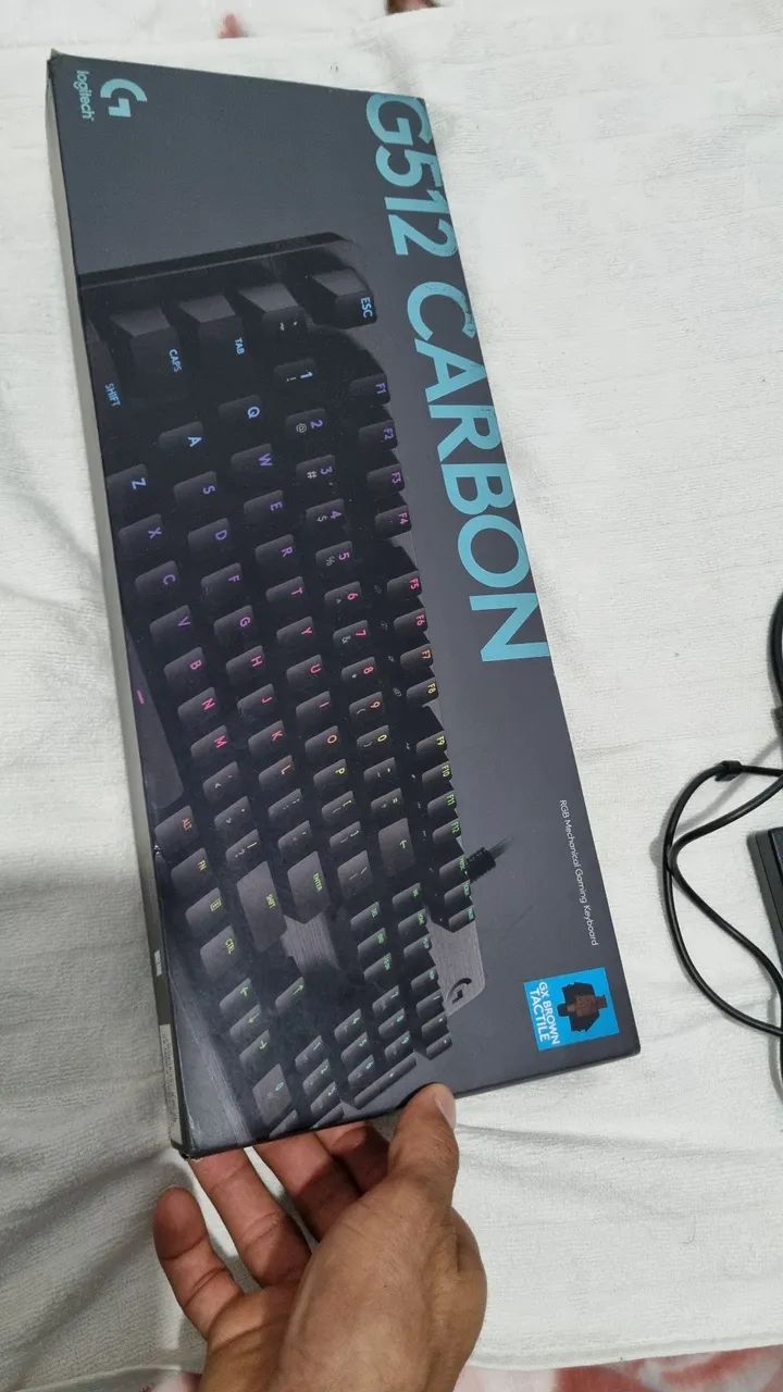 Teclado Mecânico Gamer Logitech G512 Carbon com Layout ABNT2