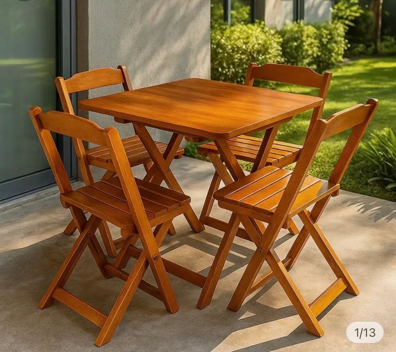 Jogo de mesa e quatro cadeiras 