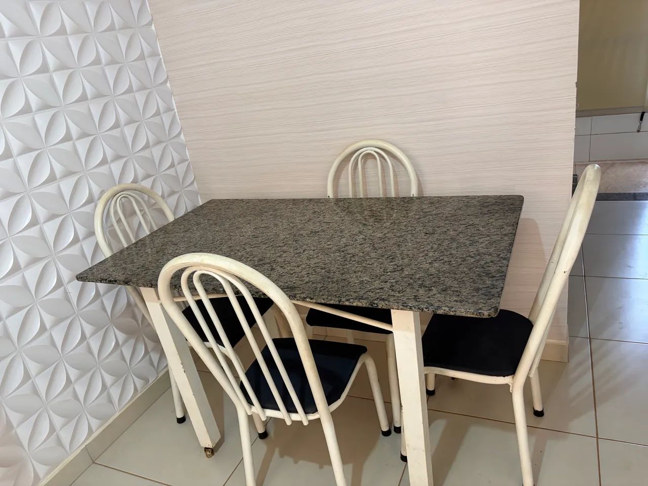 Mesa 4 cadeiras 