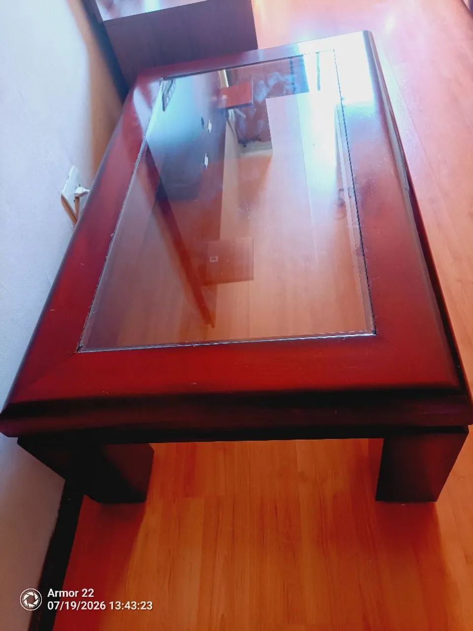 Mesa de madeira mogno