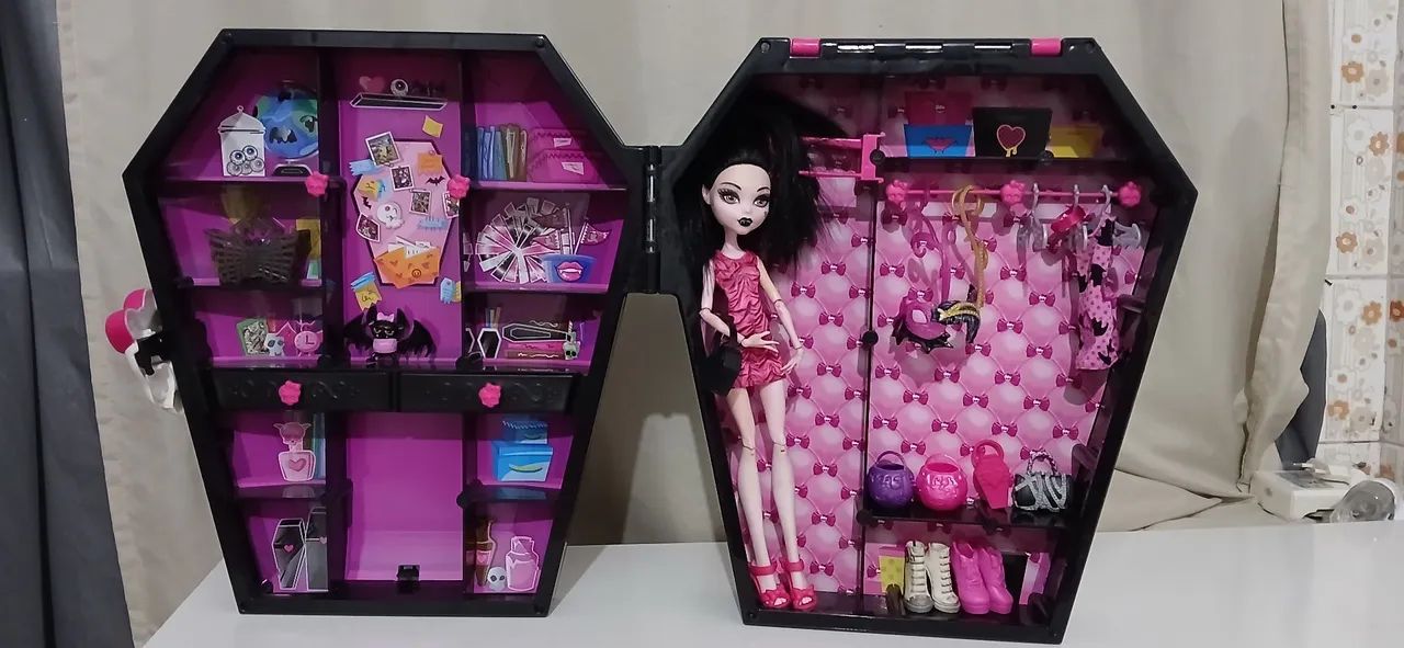 Closet Boneca Draculaura Monster High