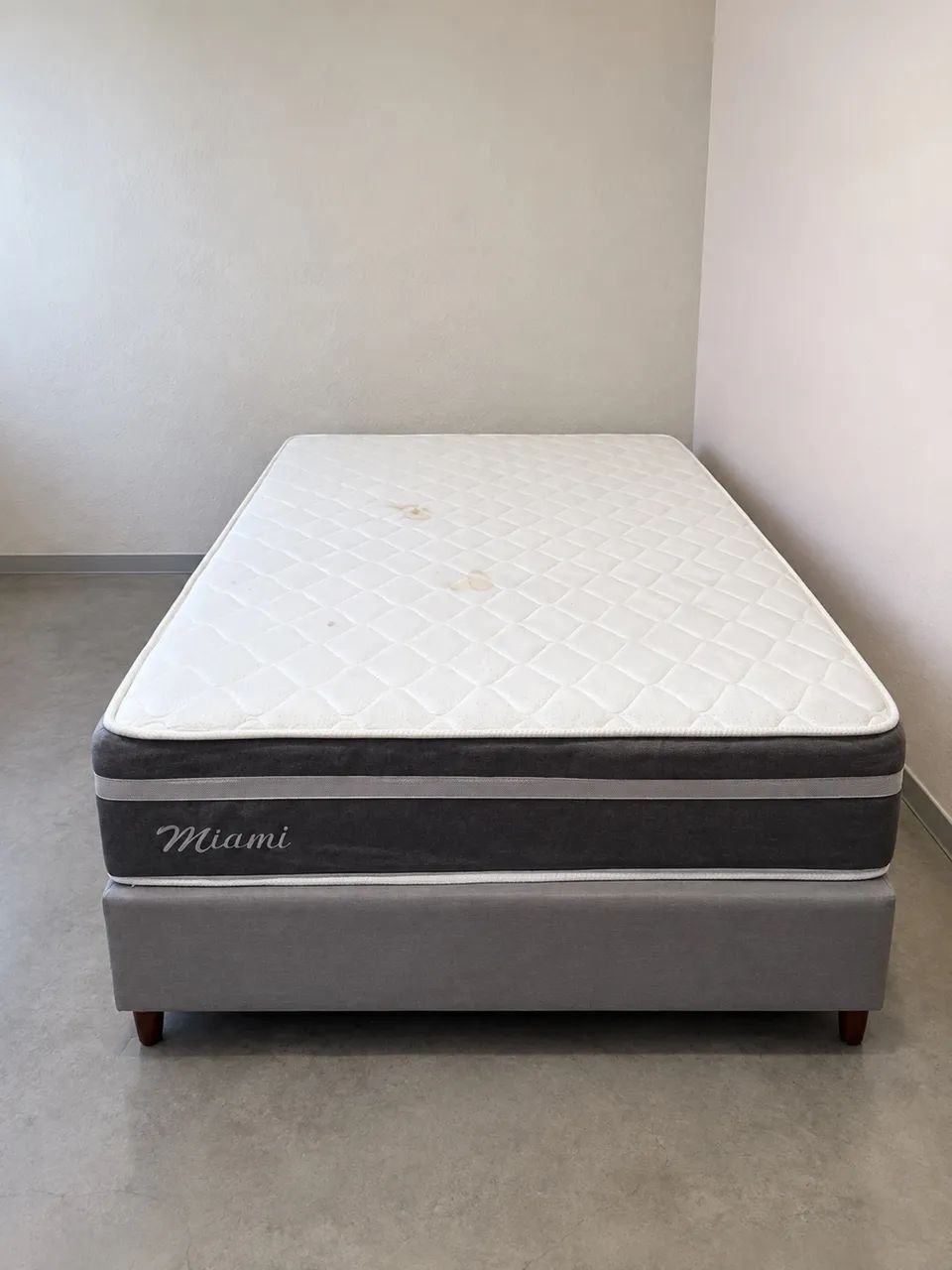 cama box (colchão + base separados) vendidos o conjunto
