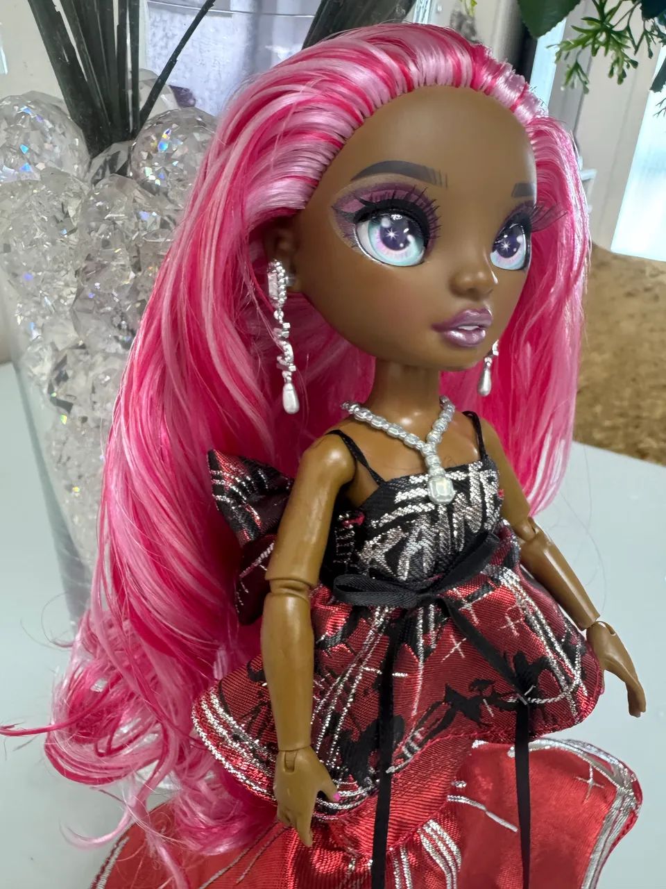 Boneca Rainbow High Daria com look da Dawson  - Foto 3
