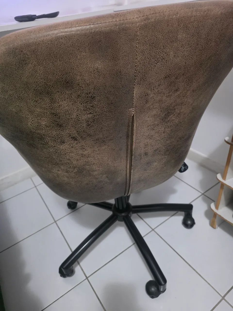 Cadeira com braço e rodizios - Foto 2