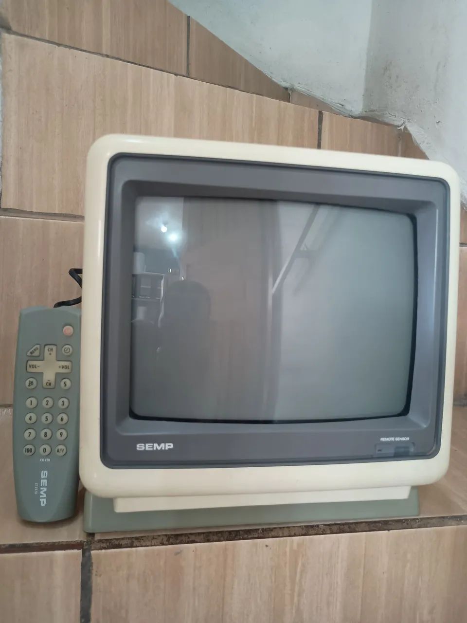 TV Semp 10 polegadas Com AV.