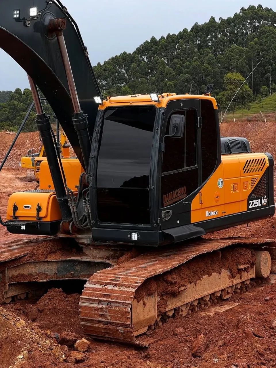 ESCAVADEIRA HIDRÁULICA HYUNDAI 225L