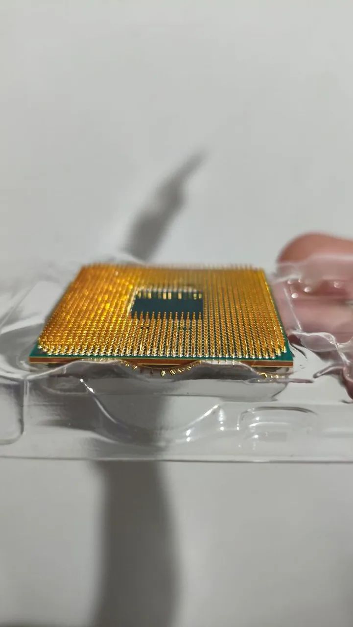 Ryzen 5 PRO 2400G + Cooler - Foto 2