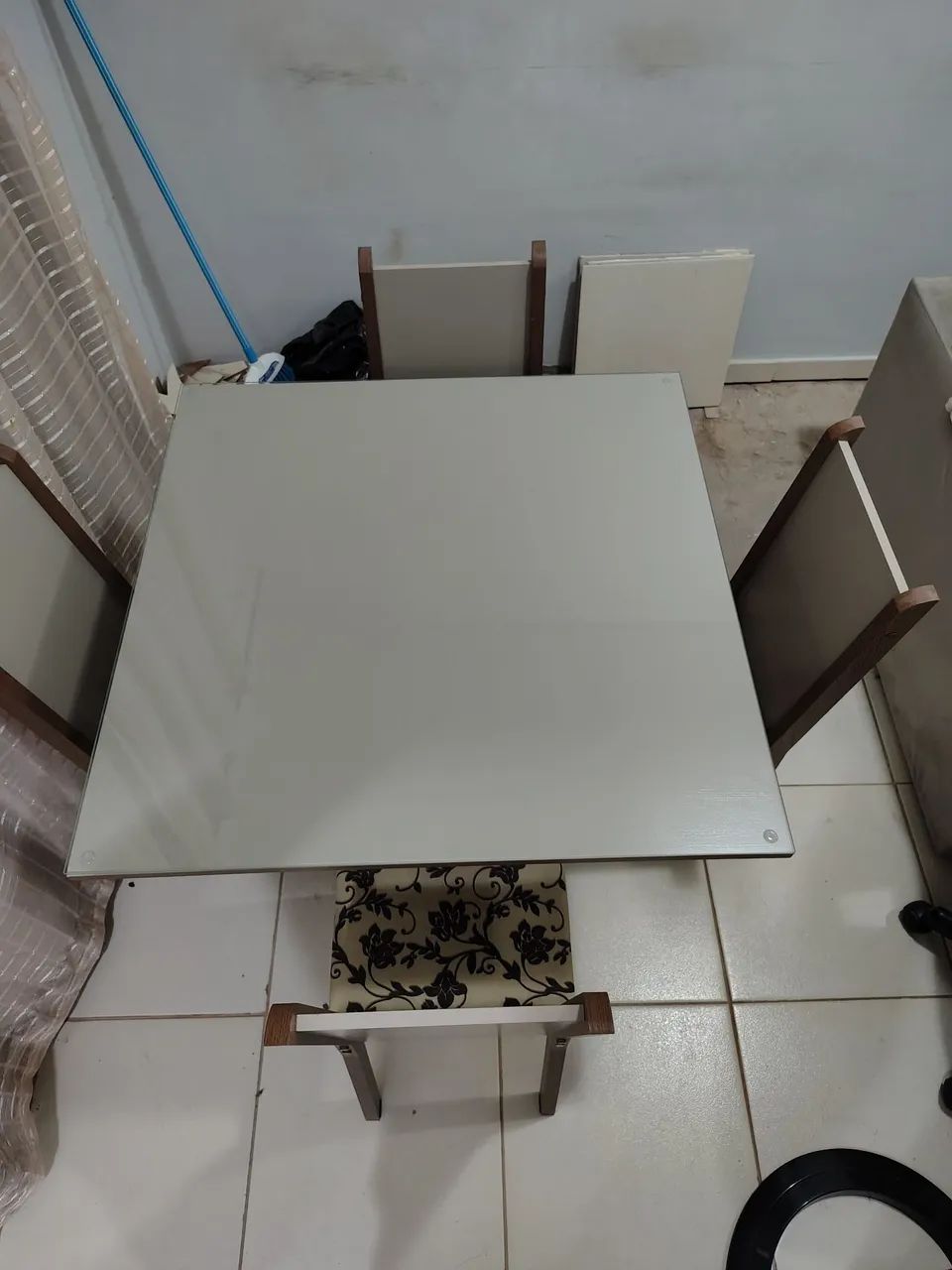 Mesa Madesa com Tampo de Vidro + 4 Cadeiras